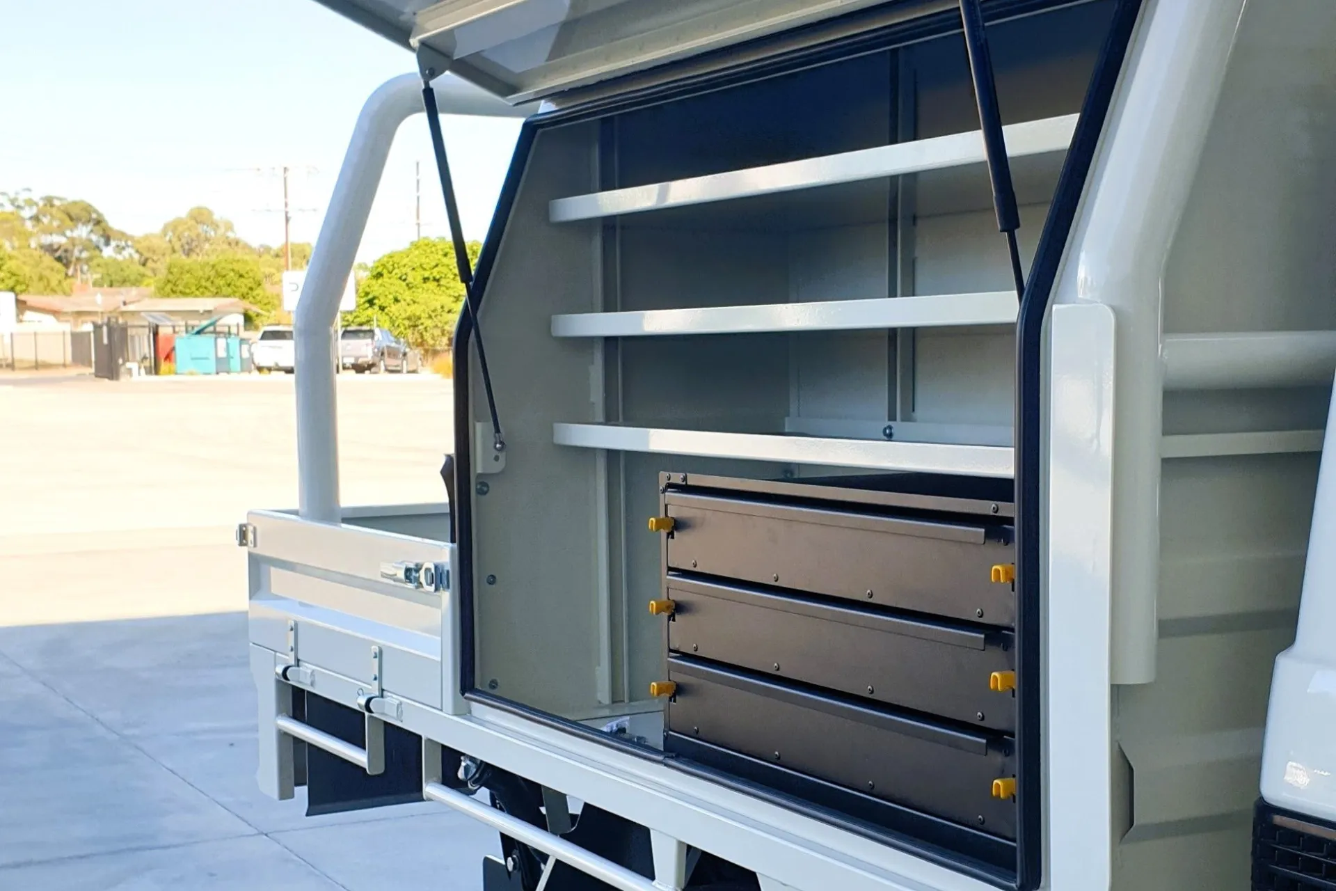 Gullwing Toolbox Internal fitout with drawers and shelving