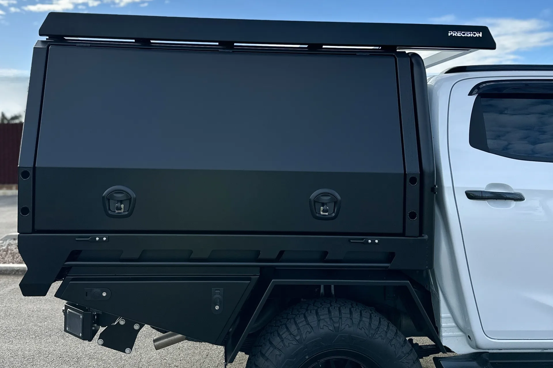 Lift Off Canopy Isuzu DMAX with roof racks and underbody toolboxes